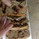 خبز الموز فائق الرطوبة بدون فرن: وصفة لذيذة